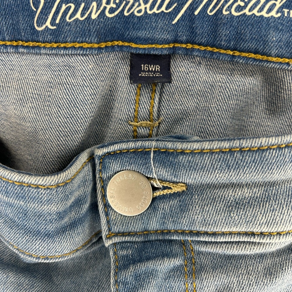 Universal Thread Mid Rise Bermuda Jean Shorts - Picture 6 of 6